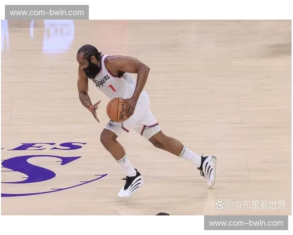 活塞防守带动转换 逼迫失误和保护篮板获得大量高效快攻机会 活塞防守带动转换 逼迫失误和保护篮板获得大量高效快攻机会